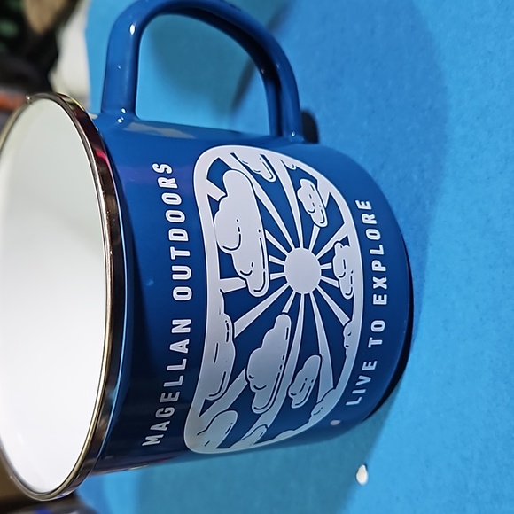 Magellan coffee cup set one red one blue some tear on blue handle - Picture 6 of 10